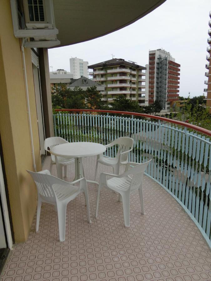 شقة Lignano Sabbiadoro With Pool المظهر الخارجي الصورة